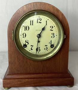 lot 10 image: Antique 1916 Seth Thomas 8 Day Mantle Clock with Key & Pendulum