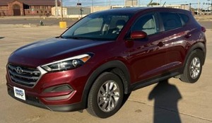 lot 7 image: 2017 Hyundai Tucson-Clean