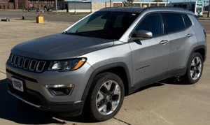 lot 9 image: 2019 Jeep Compass Limited FWD, Clean