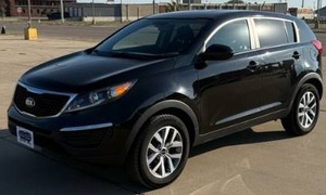 lot 11 image: 2016 Kia Sportage LX AWD, Clean