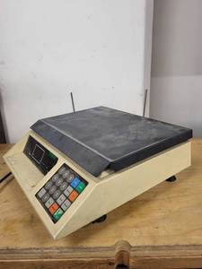 lot 7 image: Toledo Reliance Electric Digital Counting Scale Model 8121