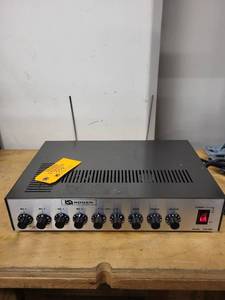 lot 22 image: Bogen CHS 100B Audio Mixer Amplifier