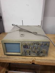 lot 44 image: Used Analog Oscilloscope with Power Cable