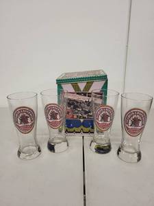 lot 40P image: Set of 4 St. Louis Lager Beer Glasses with Decorative Tin