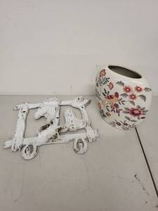 lot 50P image: Royal Garden Otagiri Bird Floral Vase and Cast Iron Horse Boot Wall Mount