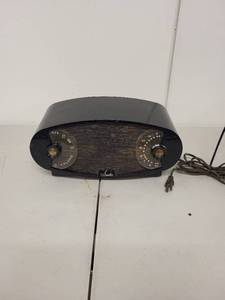 lot 65P image: Vintage Sparton Model 130 Radio Receiver Type 5A01