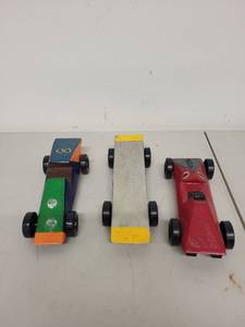 lot 71P image: Set of 3 Vintage Pinewood Derby Cars, Pack 155 1992