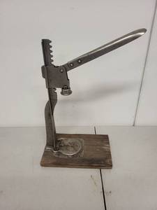 lot 81P image: Vintage Everedy Metal Can Opener on Wooden Base