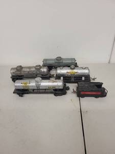 lot 111P image: Group of 5 Lionel Lines Vintage Model Train Cars Including Sunoco Tank Cars