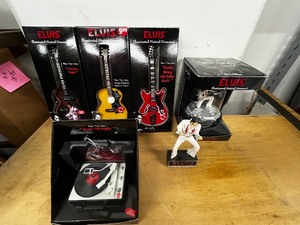 lot 1CL image: Elvis Presley Illuminated Musical Ornament Collection