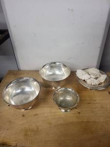 lot 62 image: Webster Wilcox International Silver Co. Silverplate Bowl and Dish Set