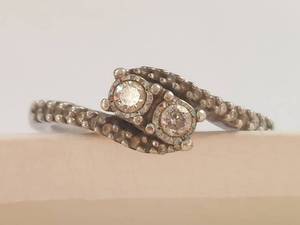 lot 1Q image: Sterling Silver Ring with Dual Diamond Design