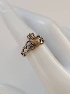 lot 49Q image: Vintage Sterling Silver Claddagh Ring