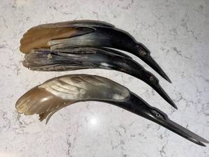 lot 2SC image: Vintage Bird-Carved Horn Pair - Handcrafted Decorative Horn Sculptures