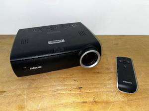 lot 4A image: InFocus IN37 DLP Projector with Remote Control