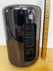 lot 8A image: Apple Mac Pro Desktop Computer A1481 (2013)