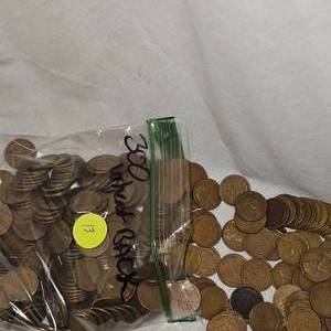 lot 13 image: 300 Qty Bag Unsearched Wheat Back Pennies