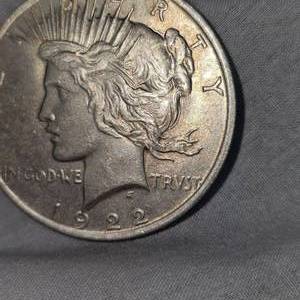 lot 17 image: 1922 $1 Peace Dollar VG