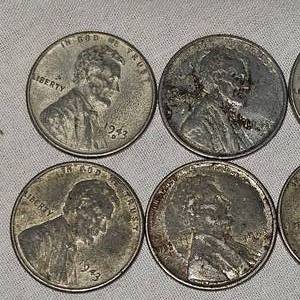 lot 26 image: 10 Steel War Wheat Back Pennies