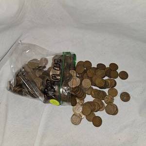 lot 32 image: 300 Unsearched Bag of Wheatback Pennies