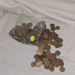 lot 61 image: 300 Unsearched Bag of Wheatback Pennies