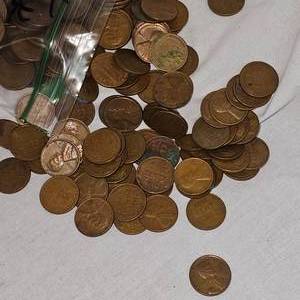 lot 33 image: 301 Unsearched Bag of Wheatback Pennies