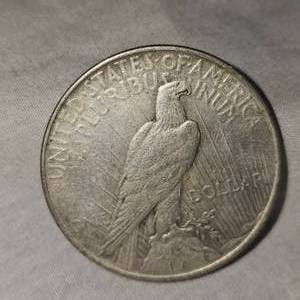 lot 53 image: 1922 Peace Dollar $1