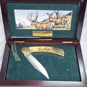 lot 93 image: Mighty Mule Deer by Eric Bjorlin, Knife in Case