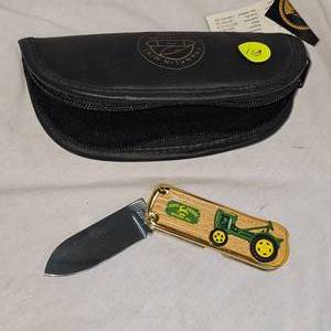 lot 113 image: Frankliin Mint John Deere Collection Knife
