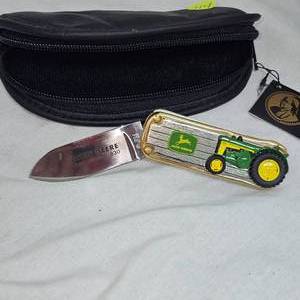 lot 114 image: Frankliin Mint John Deere Collection Knife
