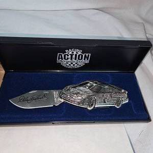 lot 130 image: Dale Earnhardt Collector Knife