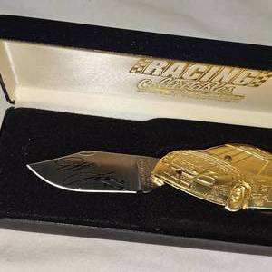 lot 136 image: Jeff Gordon Gold Collector Knife