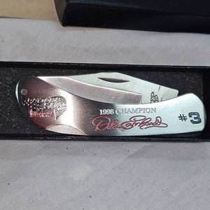lot 145 image: Dale Earnhardt 1998 Champion Knife