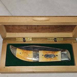 lot 161 image: Bulldog 5 Folding Knife,As New, Very Nice