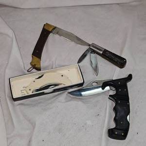 lot 174 image: 4 Knives Including As New Barlow