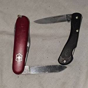 lot 176 image: CASE USA Knife and Swiss Army Knife
