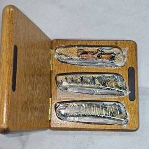 lot 187 image: Beautiful 3 Piece Folding Knife Set in Case