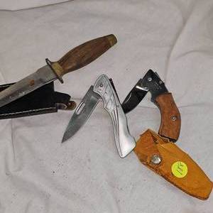lot 188 image: 5 Dagger and 2 Folding Knives