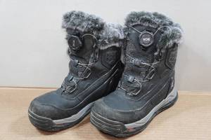 lot 6 image: Korkers Snowmageddon Womens Winter Boots - Size 6