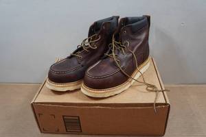 lot 17 image: Irish Setter Ashby Mens 6 Work Boots Style 83606 - Size 9.5