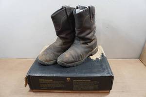 lot 21 image: Irish Setter Two Harbors Mens 11 Pull-On Work Boots Style 83906 - Size 13