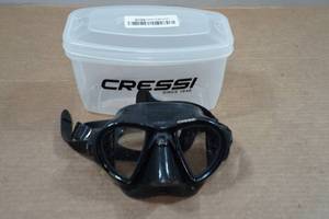lot 146 image: Cressi Nano Mask