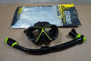 lot 149 image: Cressi Pano 4 & Supernova Dry Snorkel Set