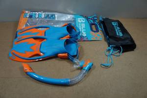 lot 154 image: Cressi Kids Fins and Snorkel - Fins Size LXL