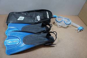 lot 158 image: Cressi Adult Rondine Palau Fin Snorkel Set - Fin Size ML