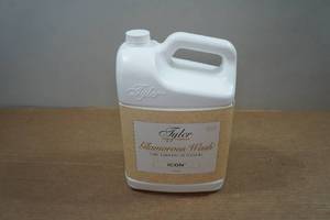 lot 180 image: Tyler Glamorous Wash Icon Laundry Detergent