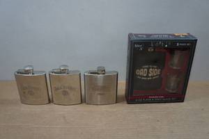 lot 310 image: 3 Flasks & 3-Piece Gift Set