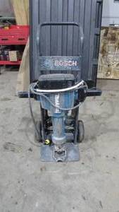 lot 4 image: Makita Electric Jackhammer with Cart and (4) Bits