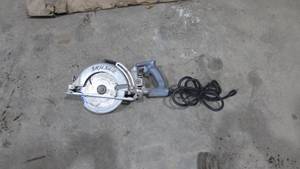 lot 7 image: Skil Saw with Blade