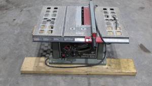 lot 8 image: Delta 10 Motorized Bench Saw